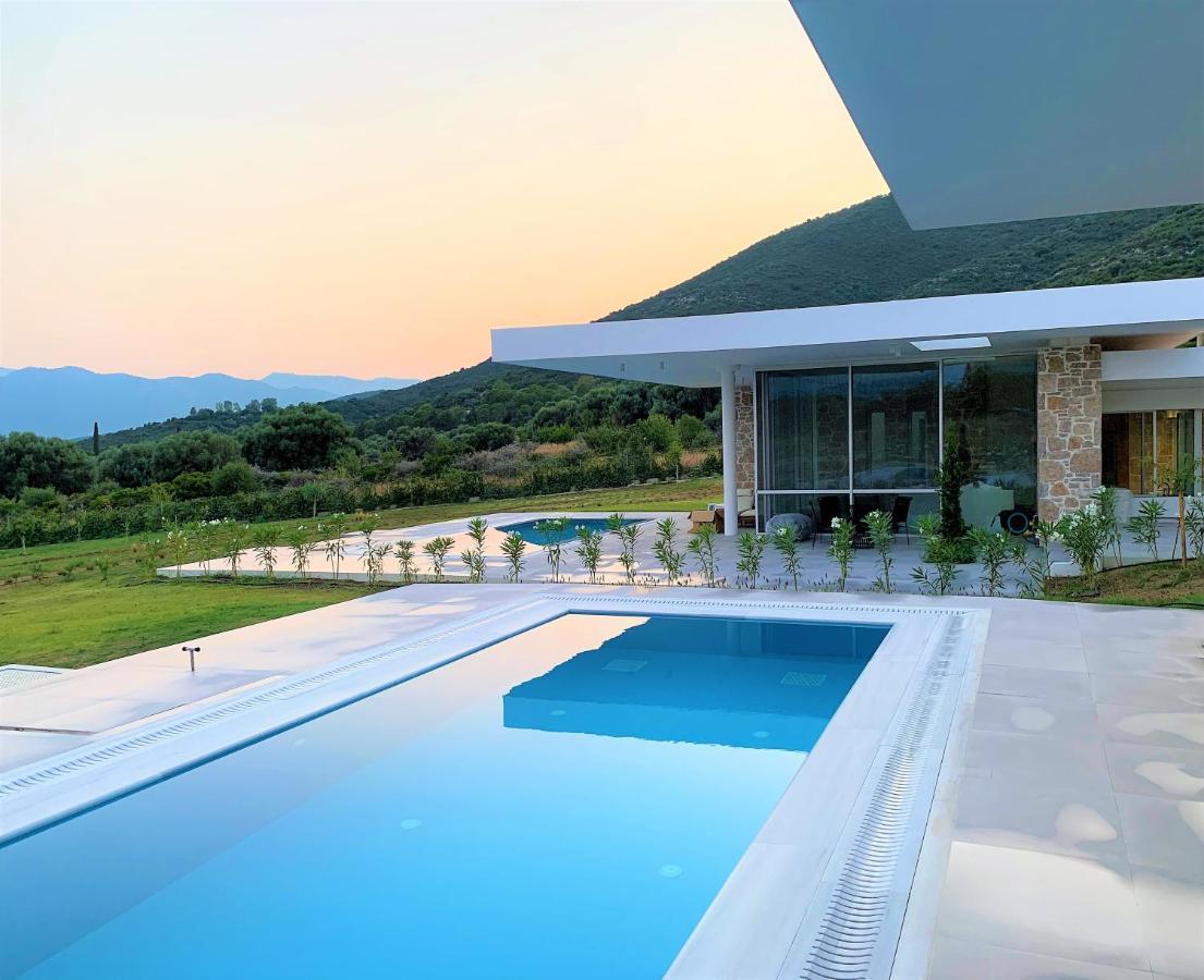 Varko Luxury Suites Paleros エクステリア 写真
