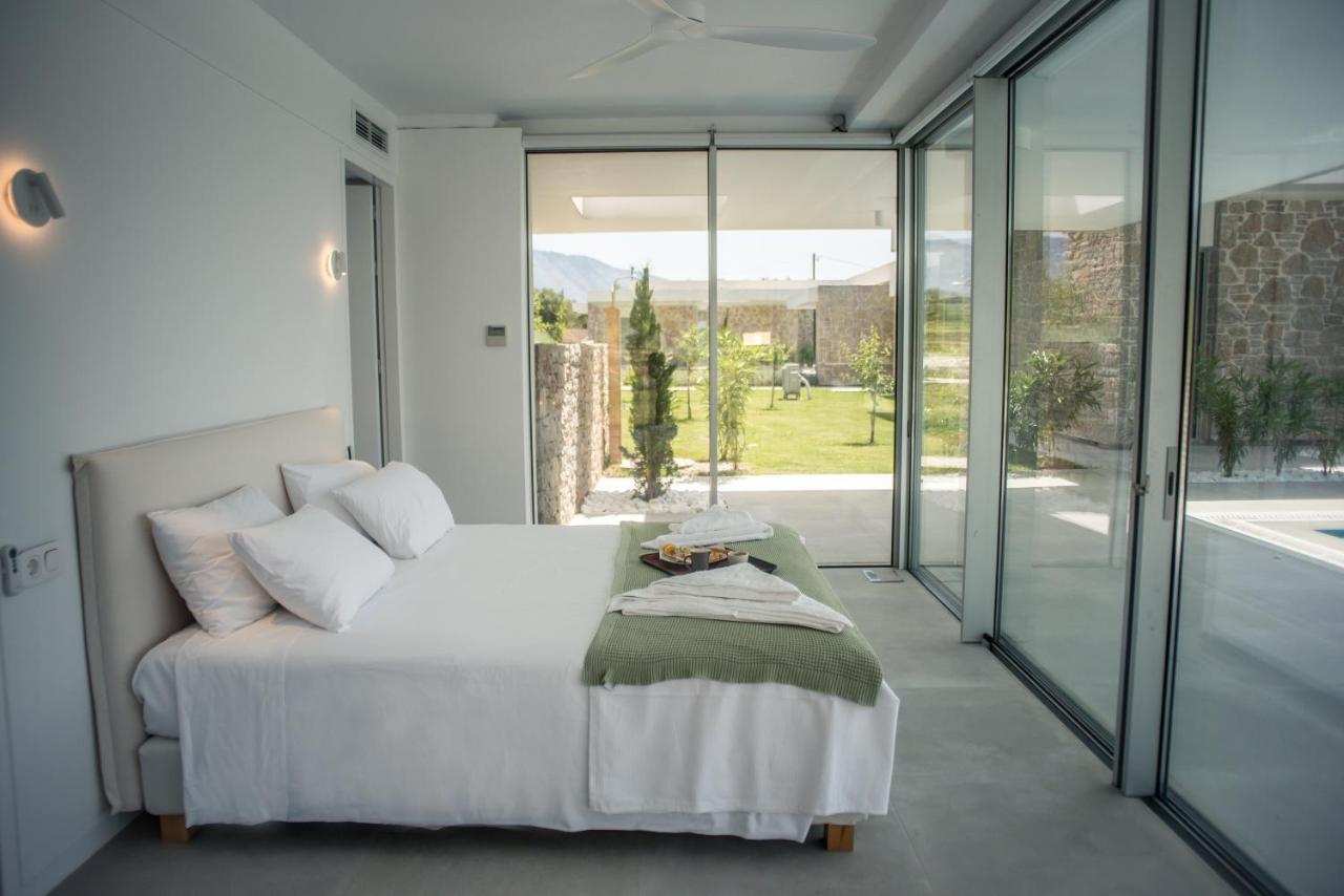 Varko Luxury Suites Paleros エクステリア 写真
