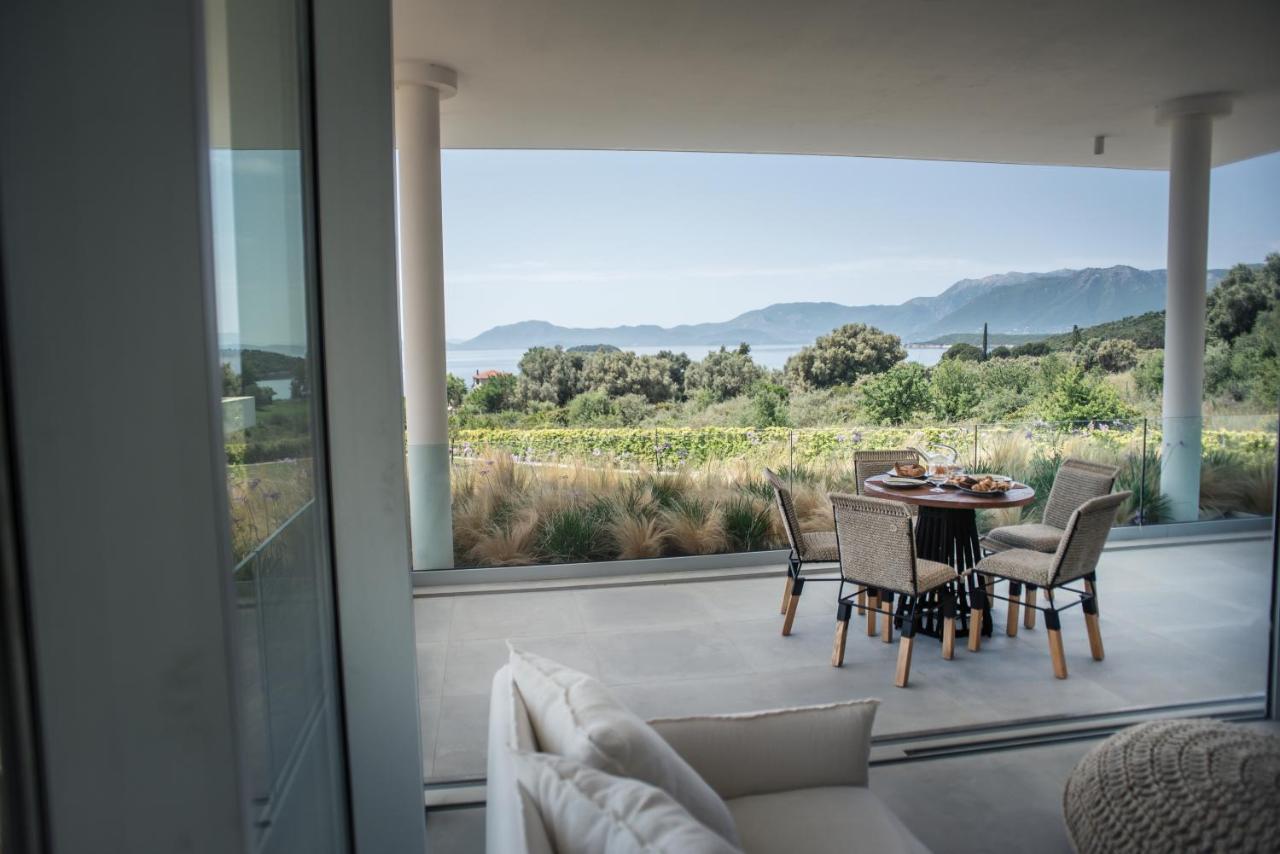 Varko Luxury Suites Paleros エクステリア 写真