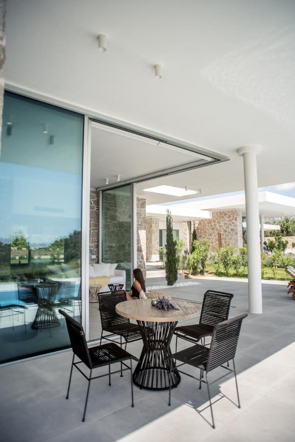 Varko Luxury Suites Paleros エクステリア 写真