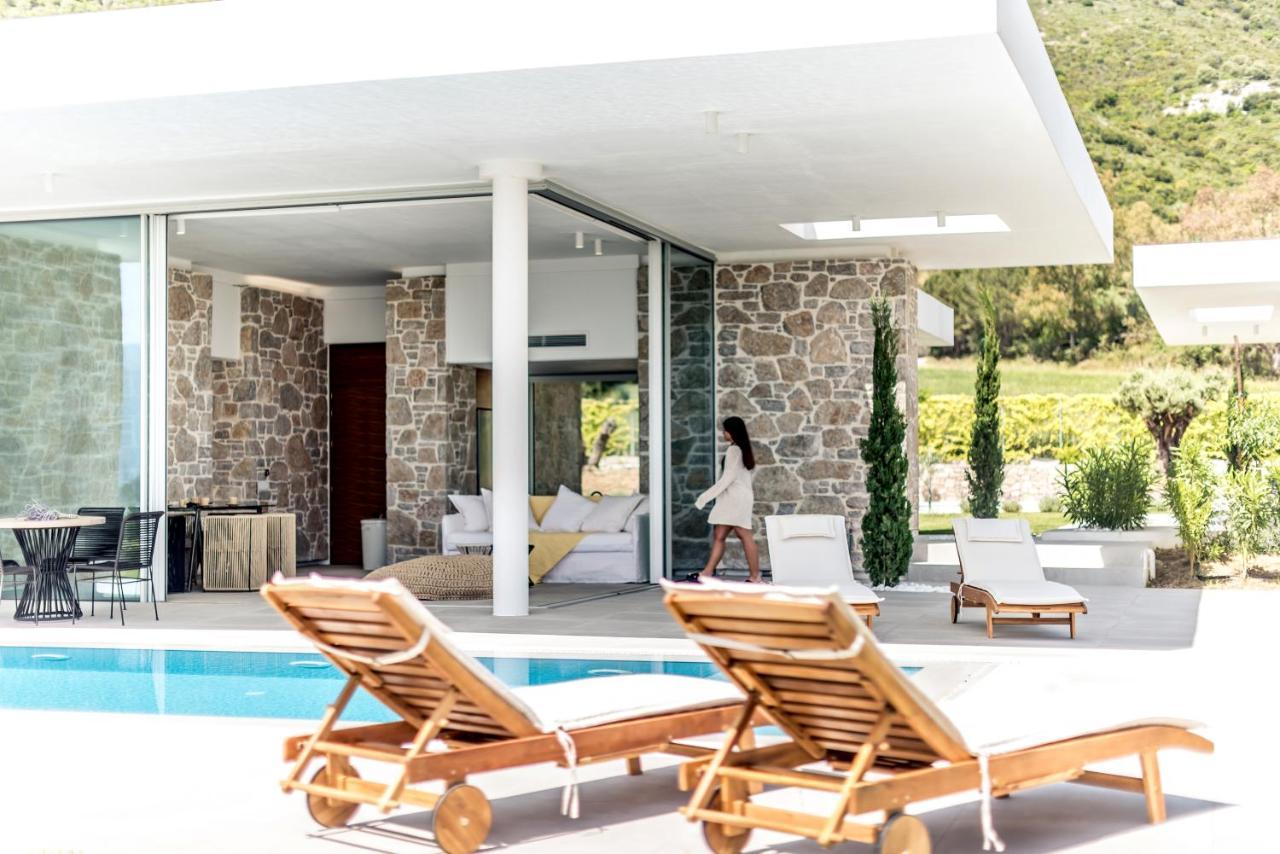 Varko Luxury Suites Paleros エクステリア 写真