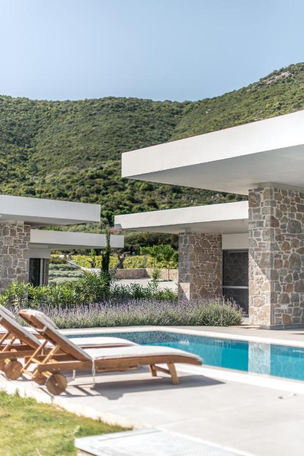 Varko Luxury Suites Paleros エクステリア 写真