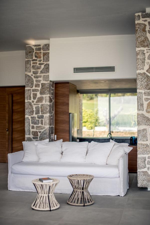 Varko Luxury Suites Paleros エクステリア 写真