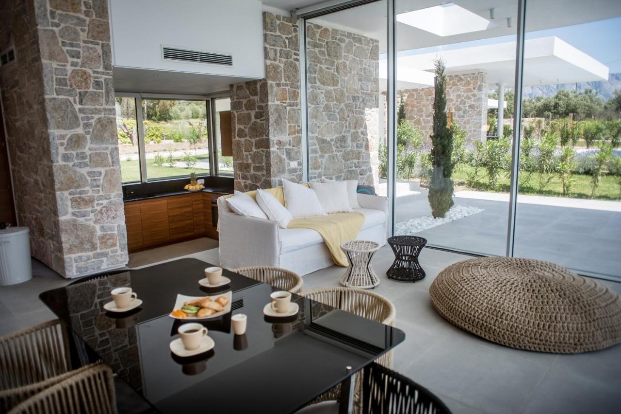 Varko Luxury Suites Paleros エクステリア 写真