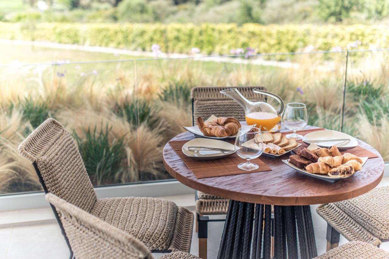 Varko Luxury Suites Paleros エクステリア 写真