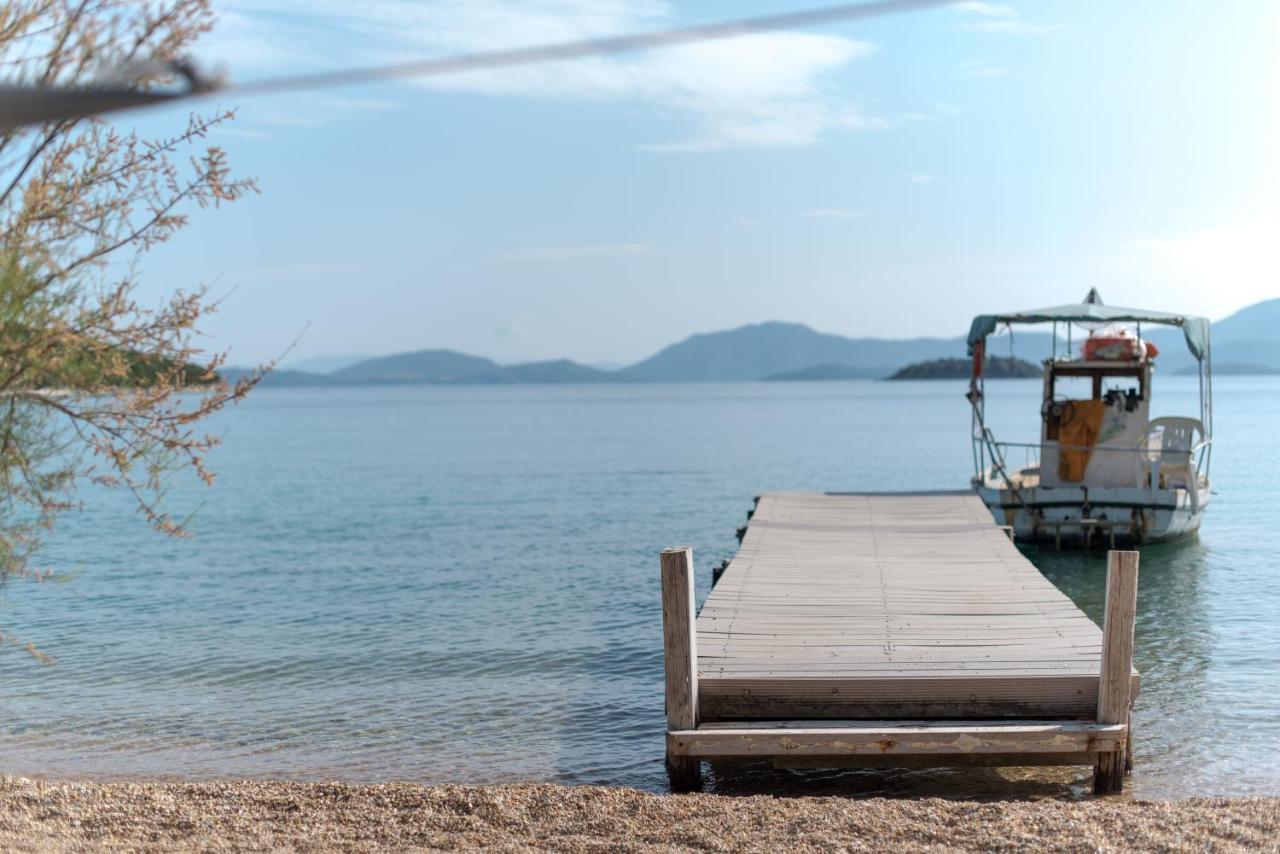 Varko Luxury Suites Paleros エクステリア 写真
