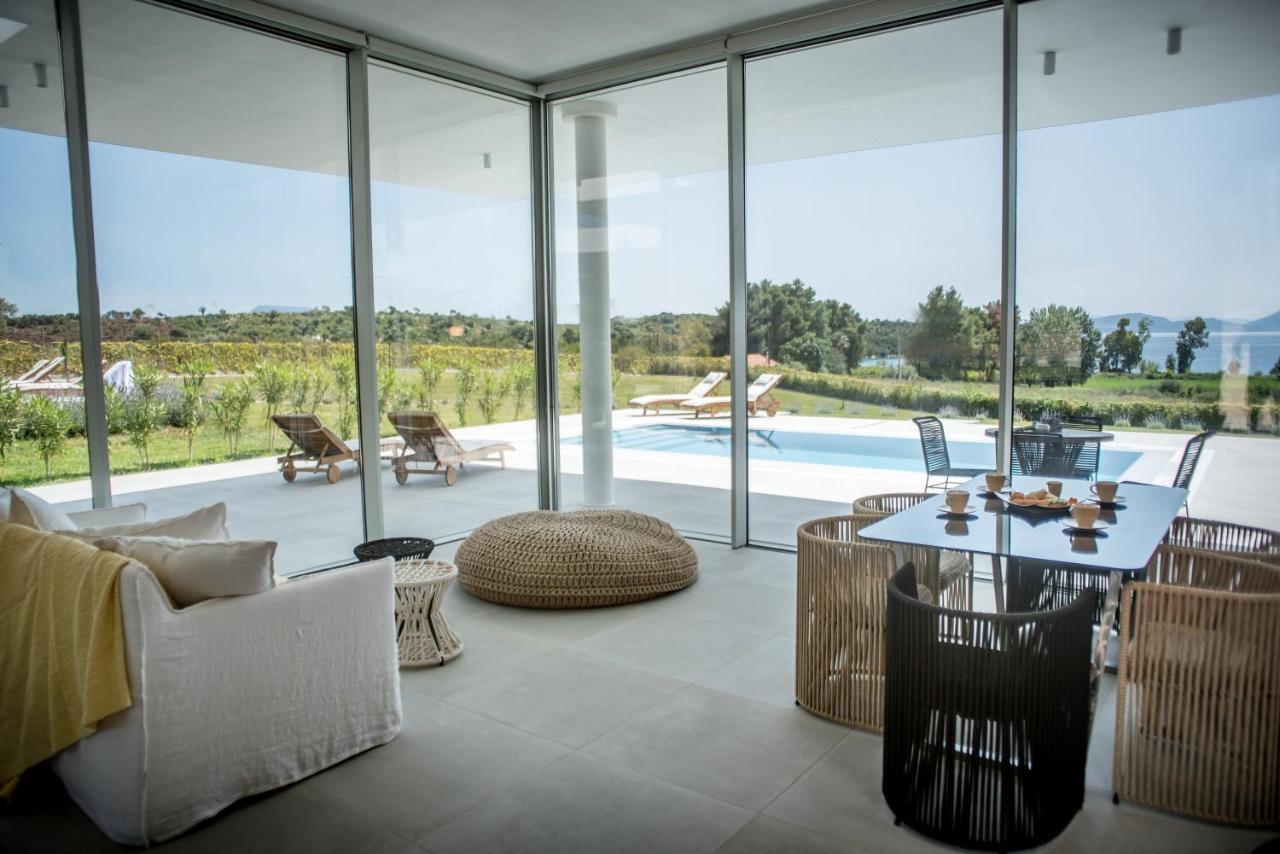 Varko Luxury Suites Paleros エクステリア 写真