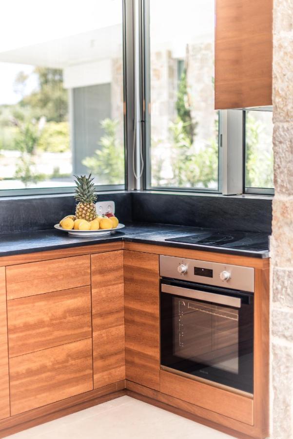 Varko Luxury Suites Paleros エクステリア 写真