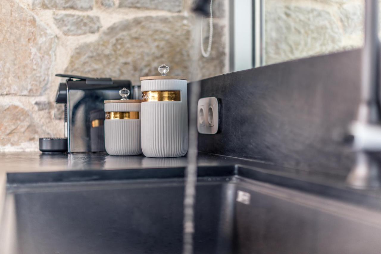 Varko Luxury Suites Paleros エクステリア 写真