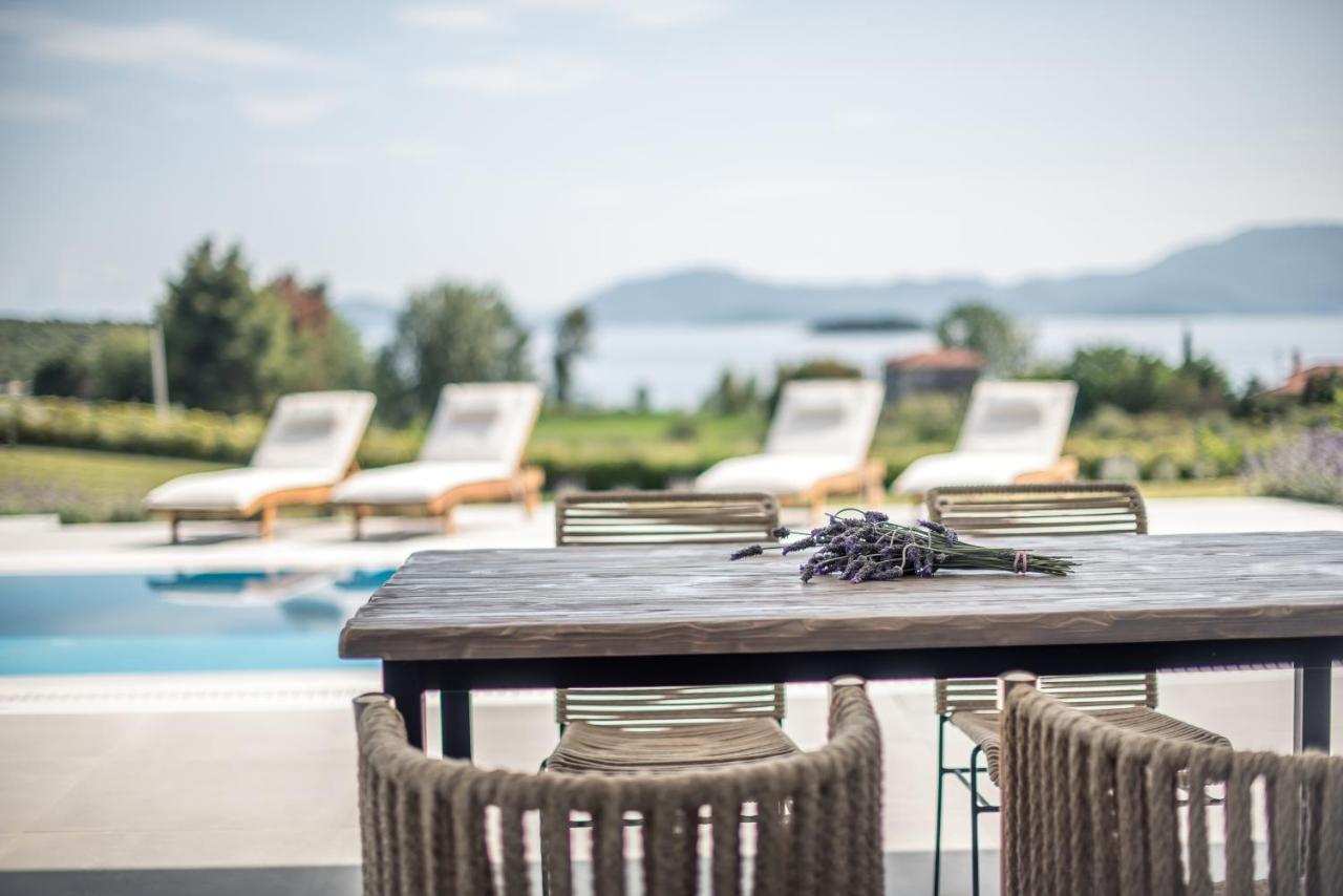 Varko Luxury Suites Paleros エクステリア 写真