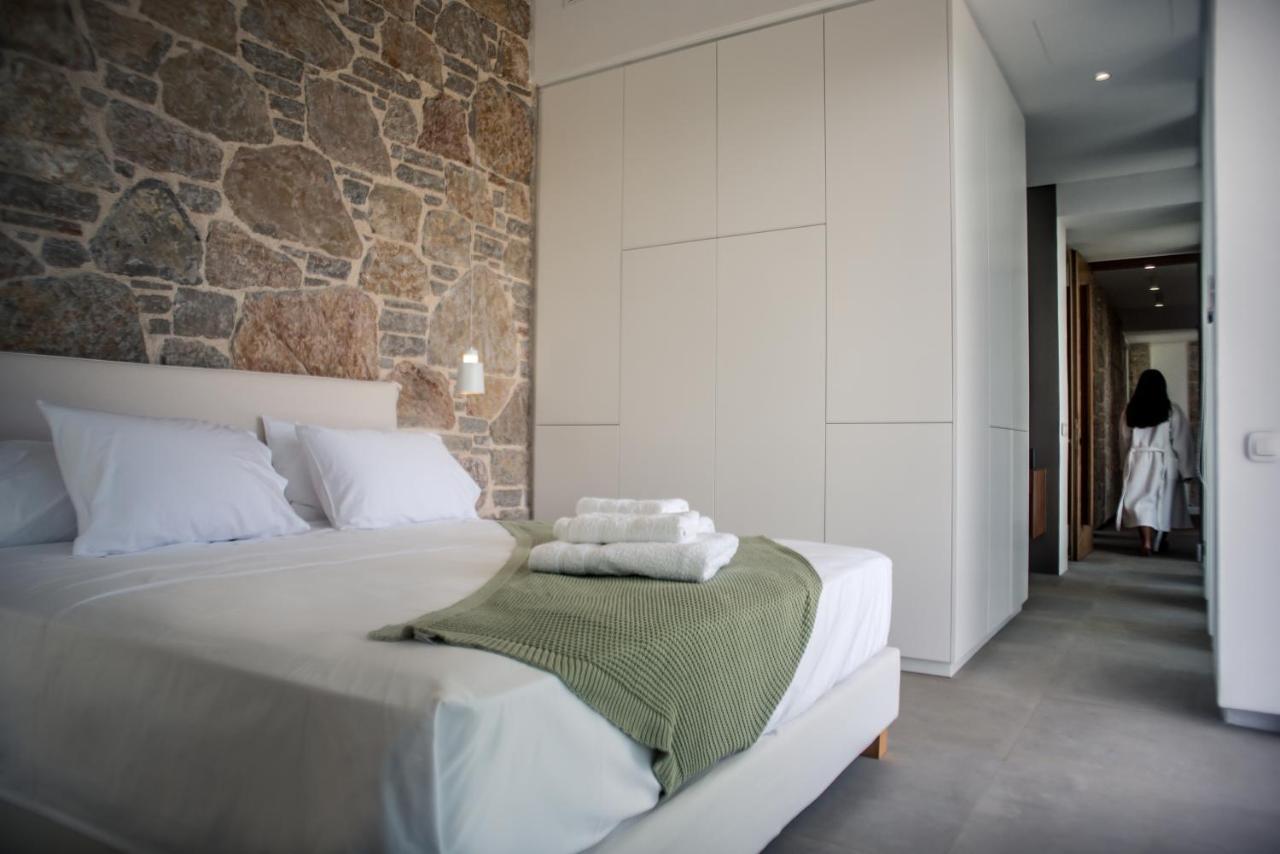 Varko Luxury Suites Paleros エクステリア 写真