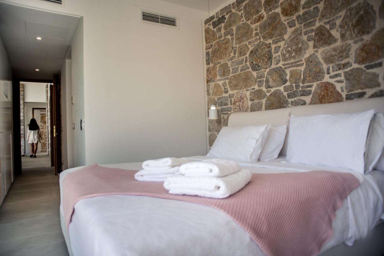 Varko Luxury Suites Paleros エクステリア 写真