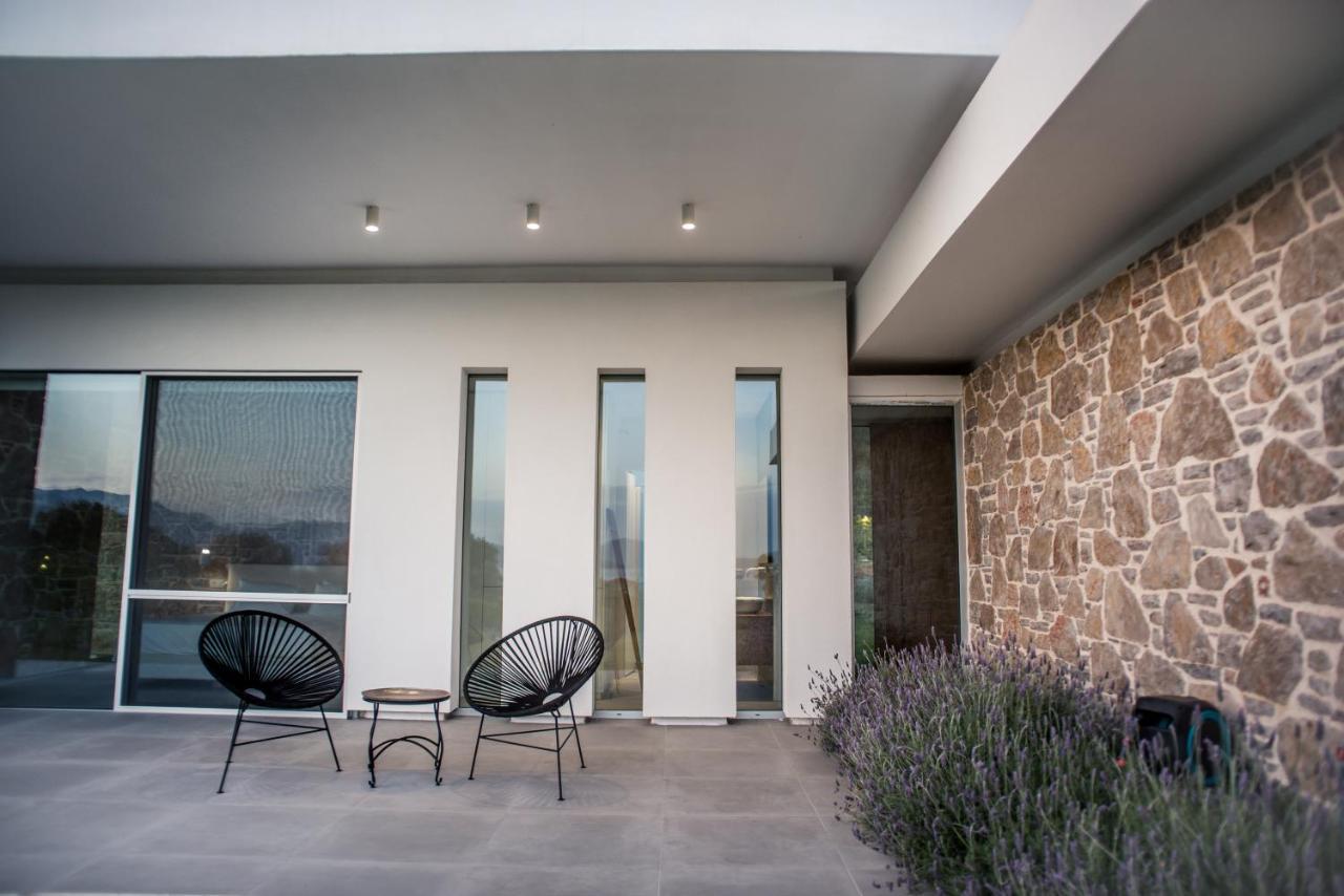 Varko Luxury Suites Paleros エクステリア 写真