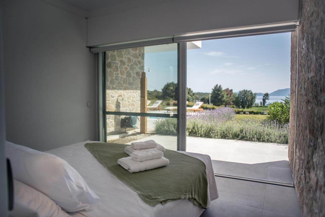 Varko Luxury Suites Paleros エクステリア 写真