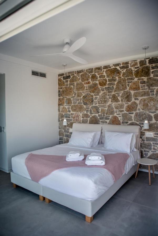 Varko Luxury Suites Paleros エクステリア 写真