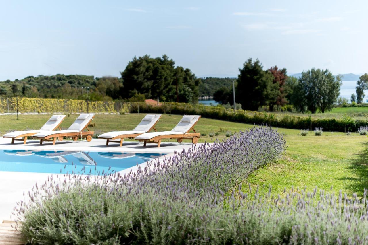Varko Luxury Suites Paleros エクステリア 写真