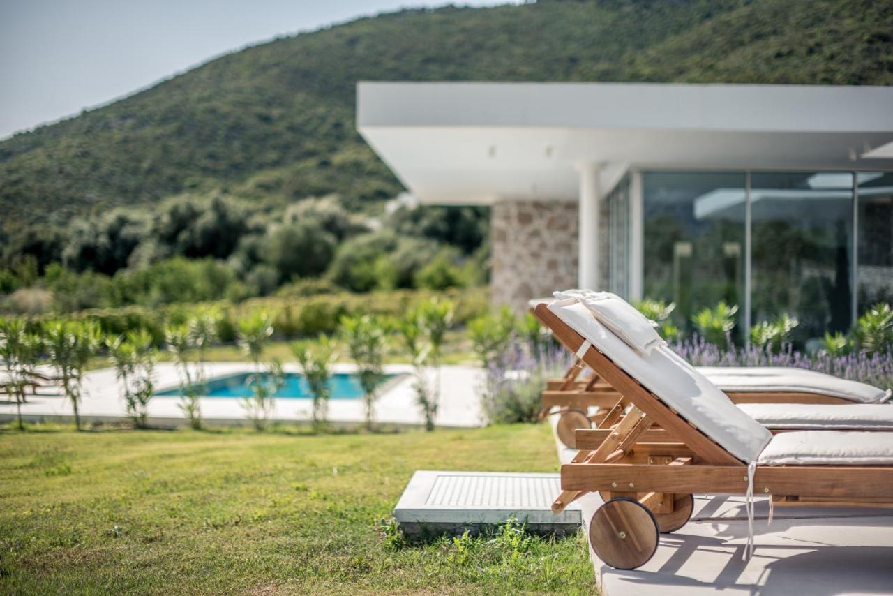Varko Luxury Suites Paleros エクステリア 写真